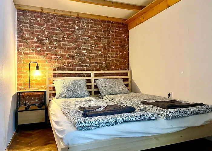 Apartment With Free Parking
