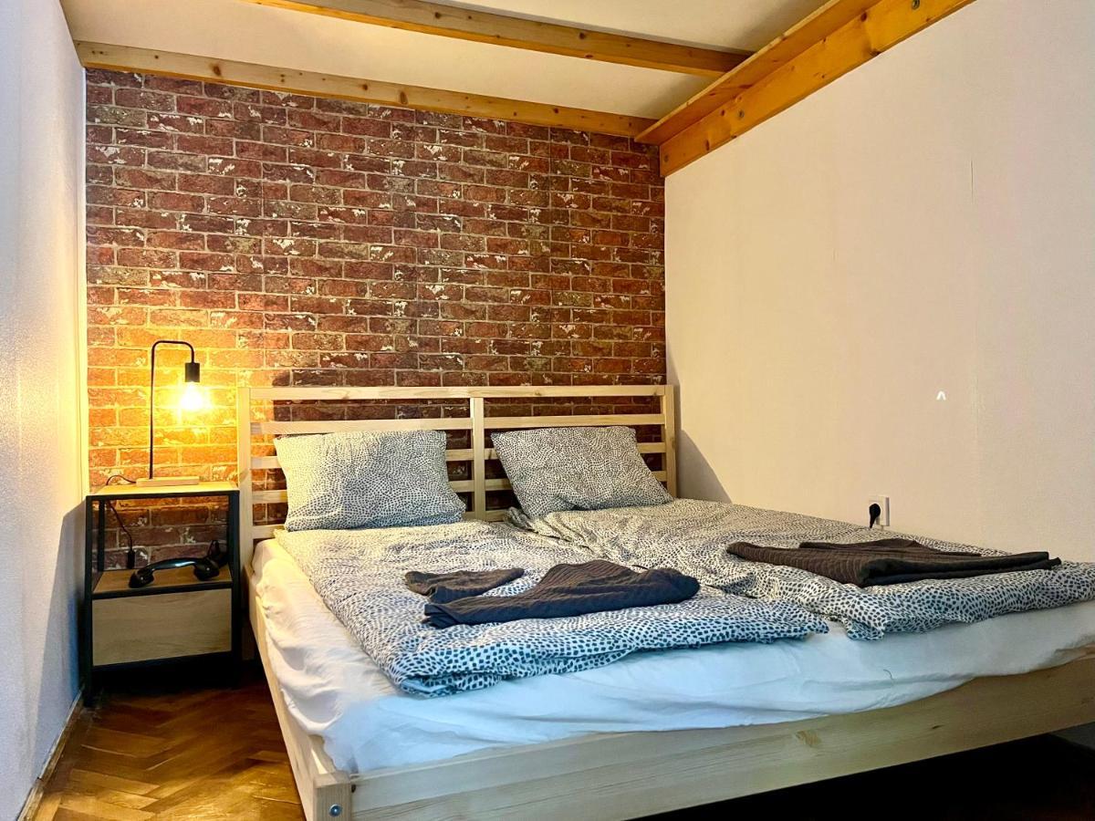 With Free Parking Apartament