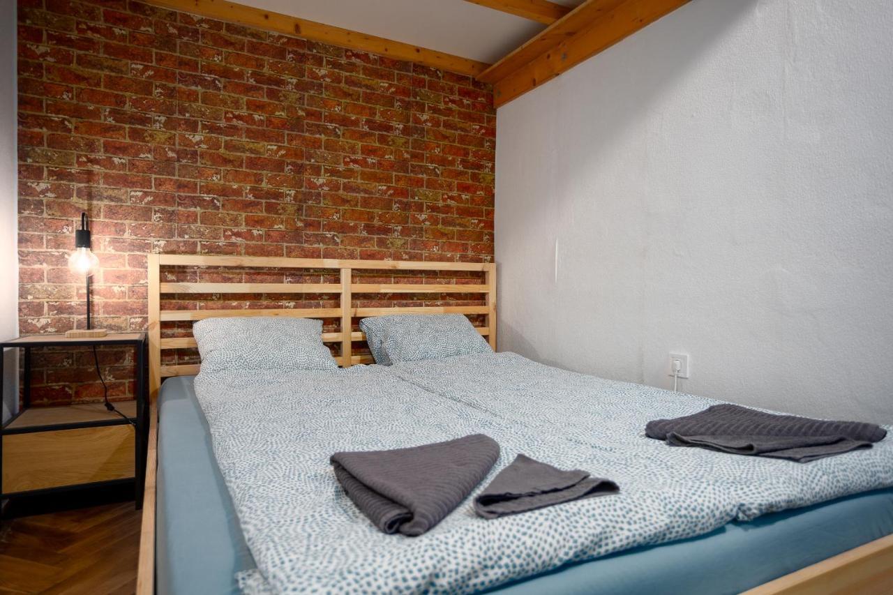 With Free Parking Apartment *