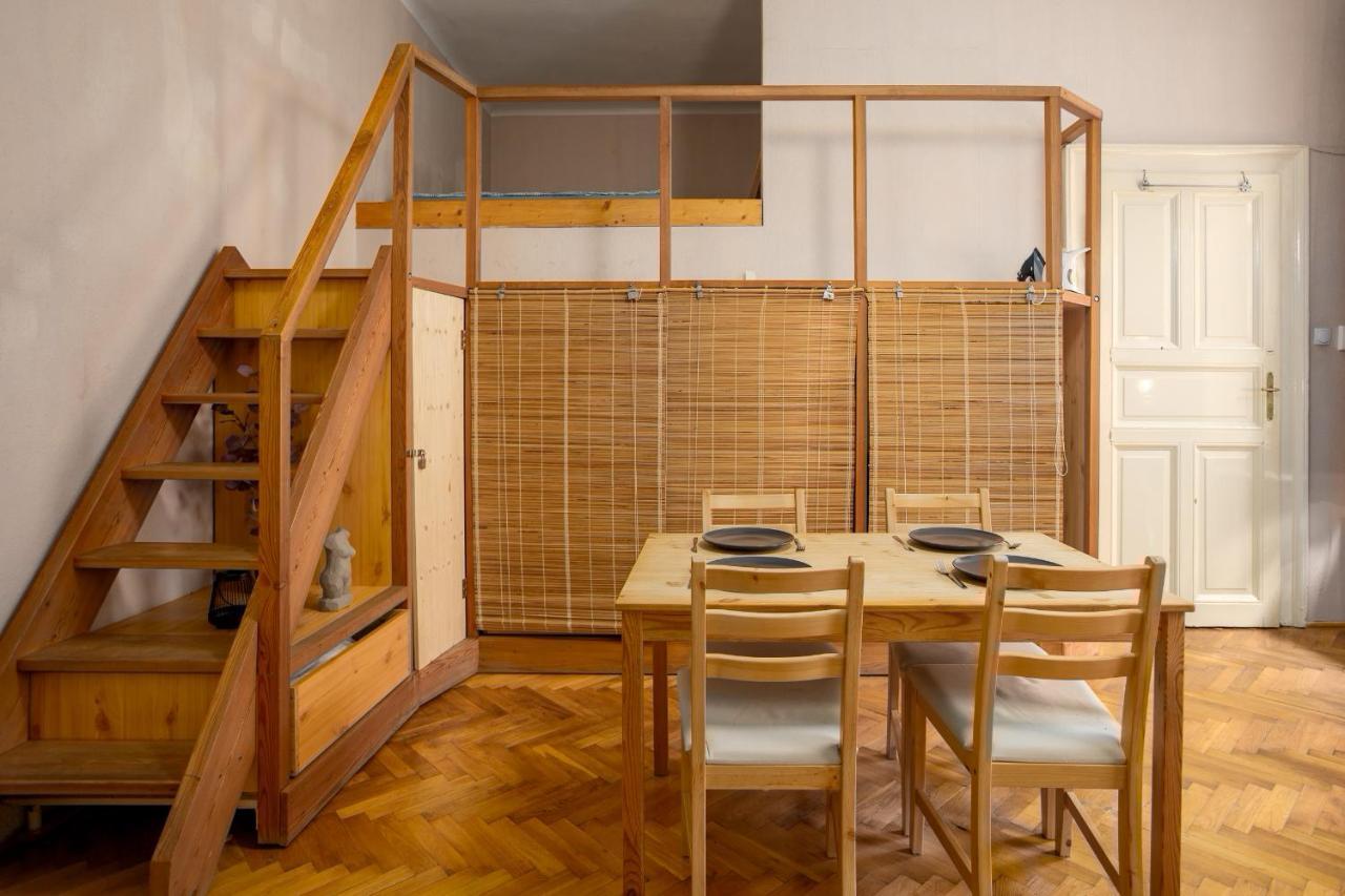 With Free Parking Apartment